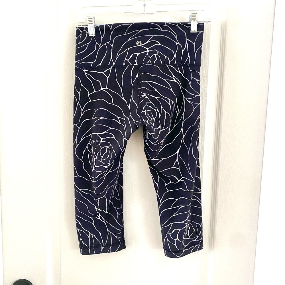 Lululemon Wunder Under Hi-Rise 1/2 Tight In Radiate Rose Alpine White Black
